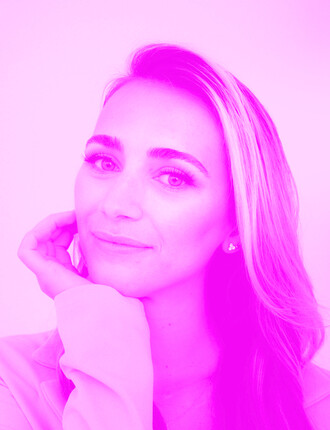 Proč se cítíme bezmocní? Grace Blakeley o kapitalismu, ze kterého těží krajní pravice – a co s tím?